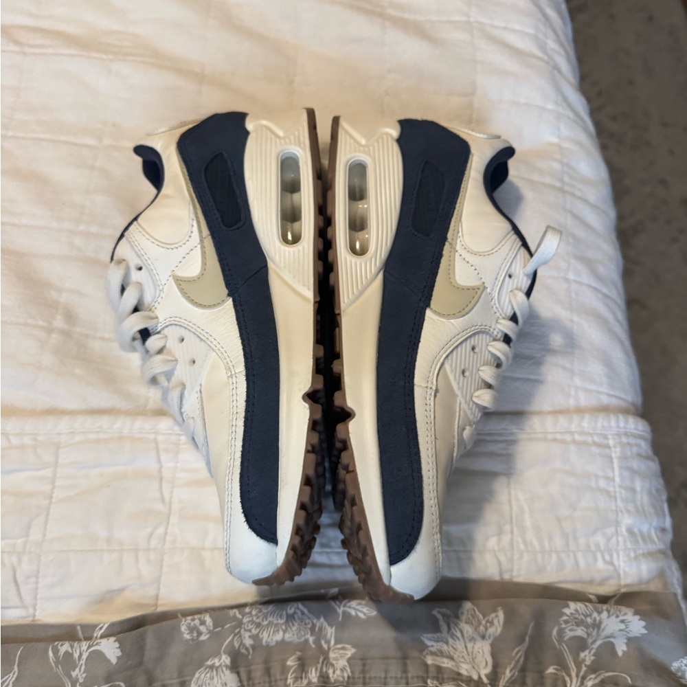 Nike Air Max 90 Men’s Sneakers in Cream, Navy & Tan - Picture 3 of 7